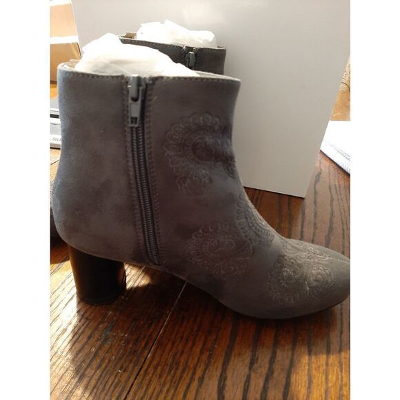 New Size 7 Aomo Love Grey Embroidered Grey Ankle Boots Rounded Heel - Picture 3 of 4